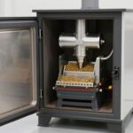 Palnik na pellet zamontowany w drzwiczkach kotła węglowego