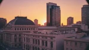 Schemat działania net-billingu: energia z paneli słonecznych do sieci, licznik, cena rynkowa RCEm, rachunek prosumenta